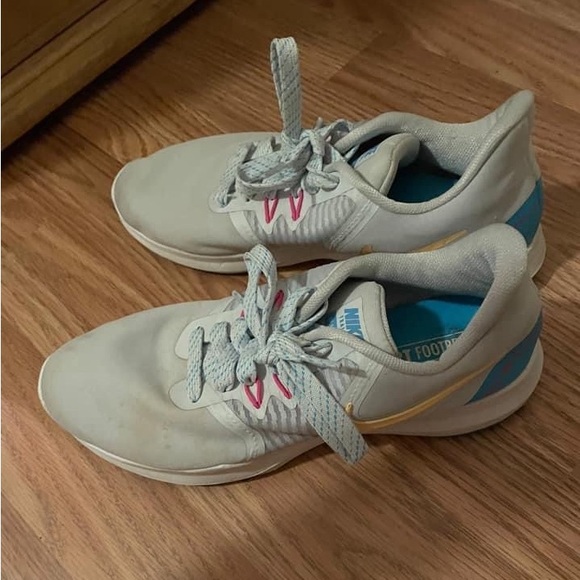 Shoes - Picture 1 of 4